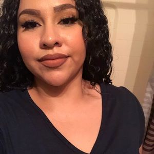 Meet your Posher, Angelhca